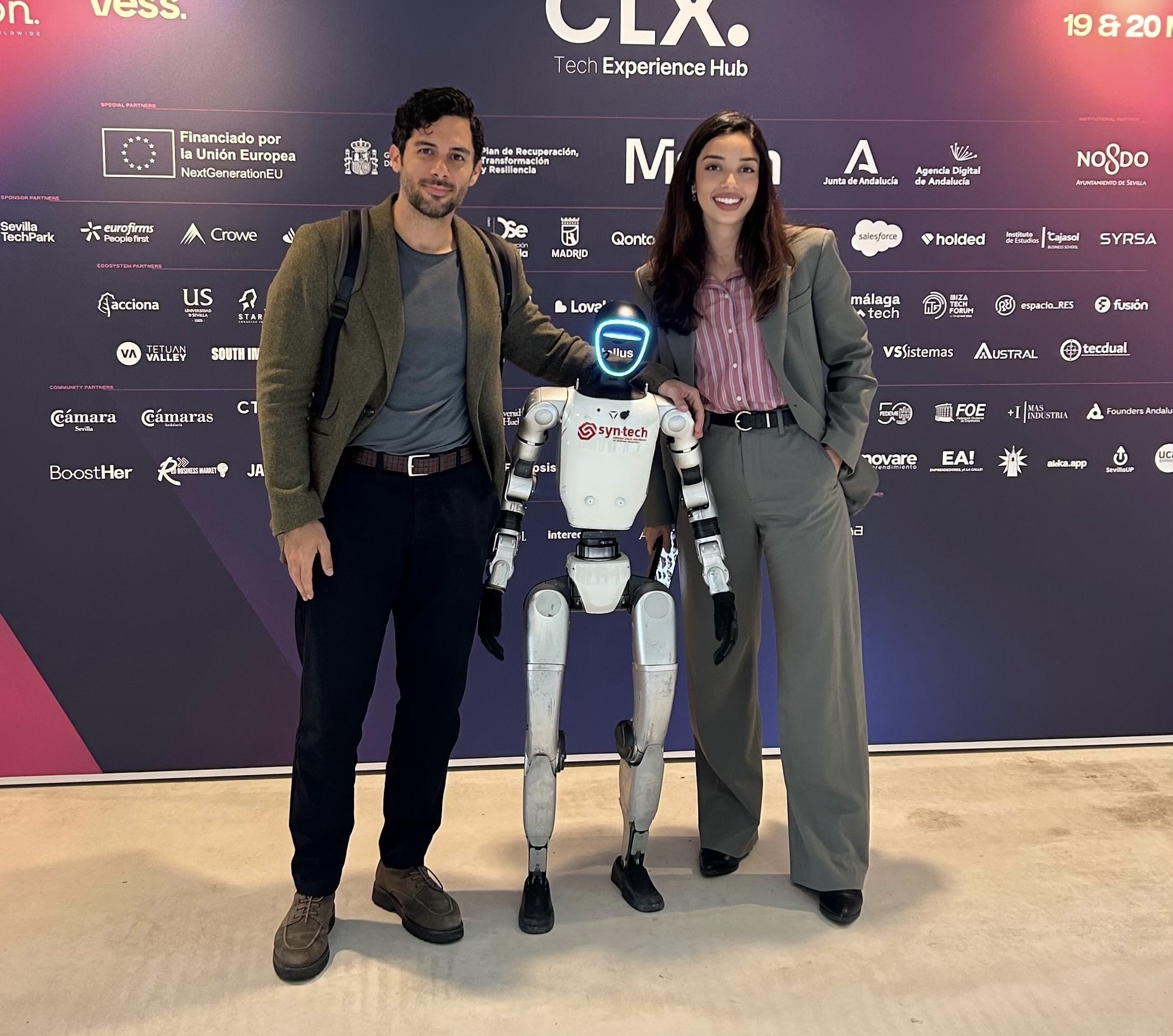 Parte del equipo de Iberbox que presenta su proyecto en Alhambra Venture.