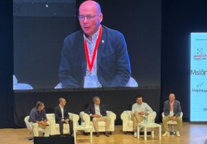 Panel de inversores en tecnologías duales. (D. C.)