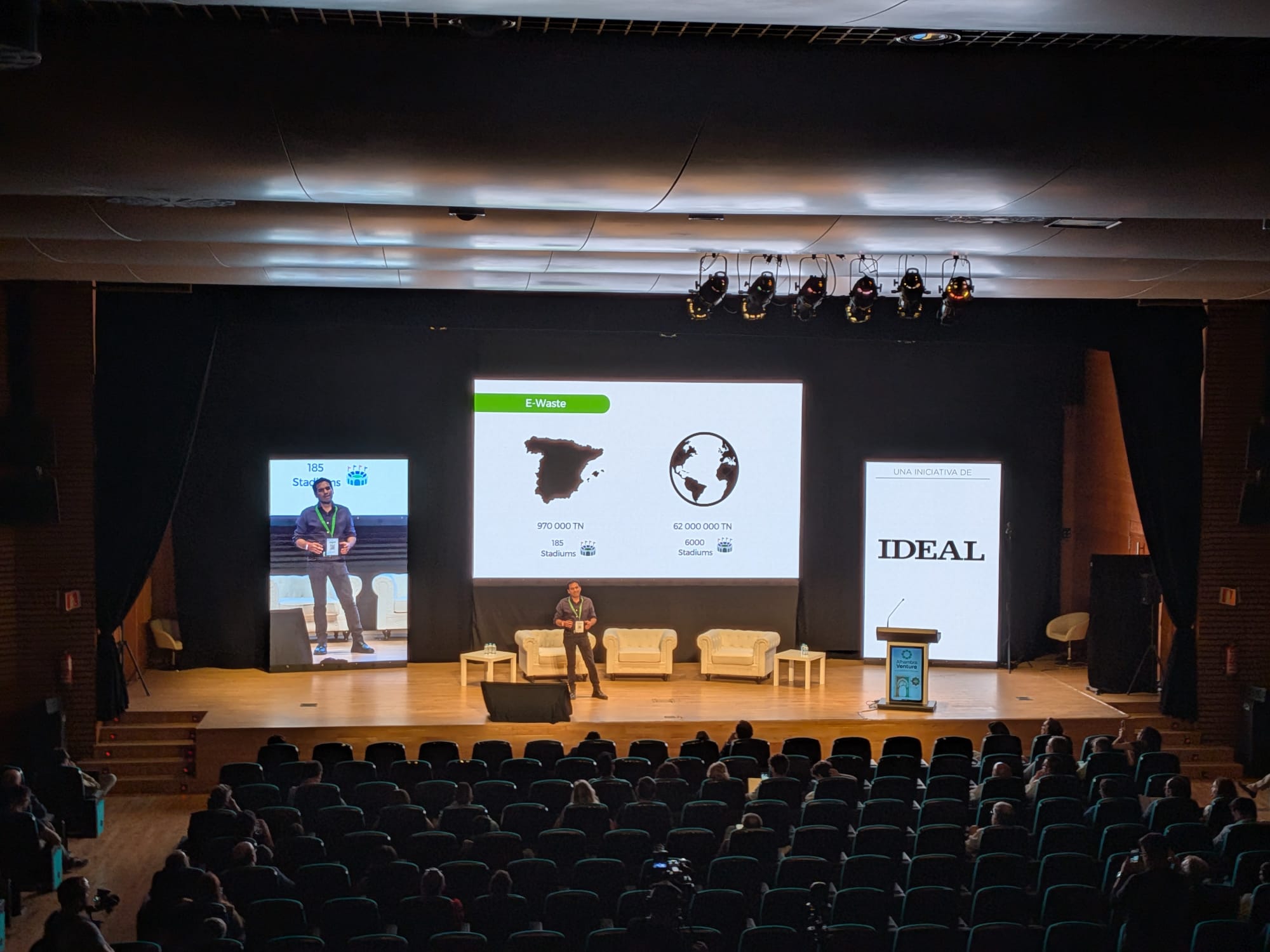 Instante de la presentaciones de las startups de impacto finalistas en Alhambra Venture. (FRAN HIDALGO)
